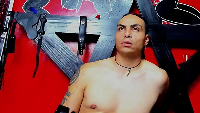 Snapshot of damian_and_tiana chatting on December 4, 5:28 am damian and tiana online show from December 4, 5:28 am