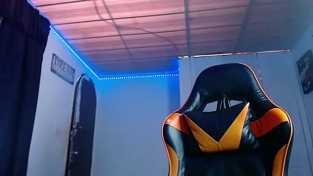 Snapshot of Abbiprada chatting on September 30, 7:19 pm Abbiprada online show from September 30, 7:19 pm