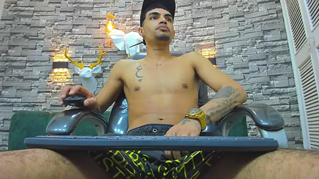 Snapshot of ariess_king chatting on November 8, 6:24 am ariess king online show from November 8, 6:24 am