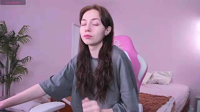 Snapshot of Skelerata chatting on October 13, 1:05 am Skelerata online show from October 13, 1:05 am