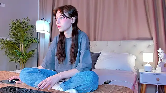 Snapshot of Skelerata chatting on October 19, 1:17 am Skelerata online show from October 19, 1:17 am