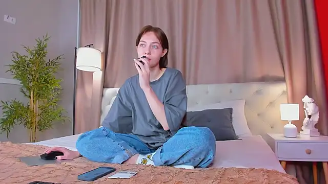 Snapshot of Skelerata chatting on October 23, 1:05 am Skelerata online show from October 23, 1:05 am