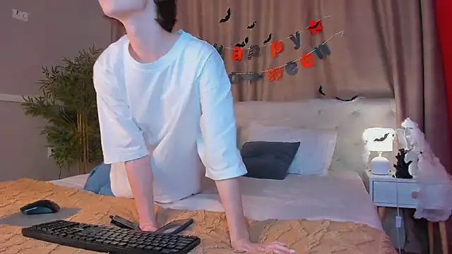 Snapshot of Skelerata chatting on October 25, 1:13 am Skelerata online show from October 25, 1:13 am