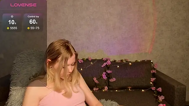 Snapshot of Wendy_228 chatting on October 31, 1:06 am Wendy 228 online show from October 31, 1:06 am