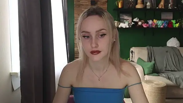 Snapshot of Belle_Vill3575 chatting on October 4, 4:10 am Belle Vill3575 online show from October 4, 4:10 am