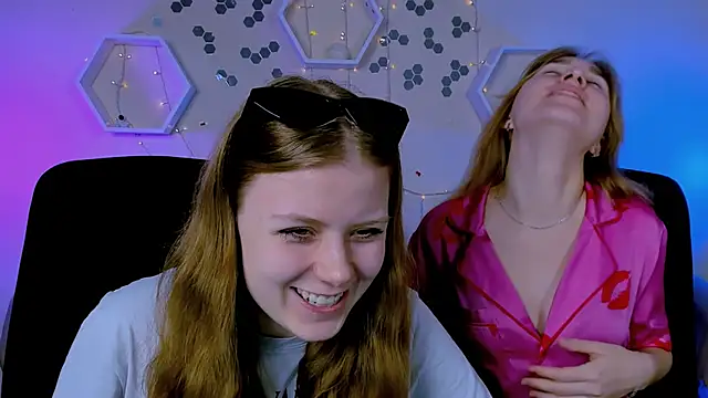 Snapshot of foxy_tease_ chatting on November 7, 9:53 am foxy tease online show from November 7, 9:53 am