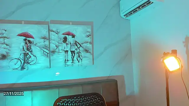 Snapshot of Dreams_Chloe chatting on November 27, 5:31 am Dreams Chloe online show from November 27, 5:31 am