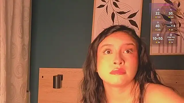 Snapshot of SarahMiler_ chatting on September 10, 11:43 am SarahMiler online show from September 10, 11:43 am