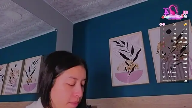 Snapshot of SarahMiler_ chatting on October 18, 11:44 am SarahMiler online show from October 18, 11:44 am