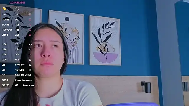Snapshot of SarahMiler_ chatting on October 20, 11:43 am SarahMiler online show from October 20, 11:43 am