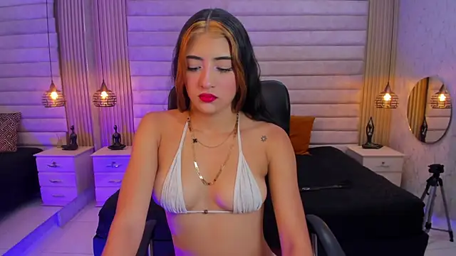 VictoriaaBlair online show from April 10, 7:40 pm