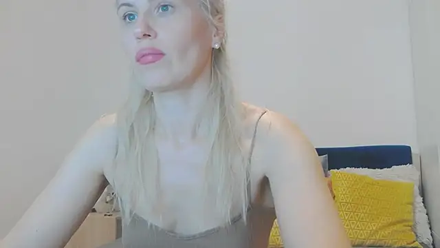 Snapshot of Lika_Soul chatting on October 24, 3:19 pm Lika Soul online show from October 24, 3:19 pm