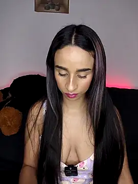 Snapshot of issis22 chatting on September 13, 3:17 am issis22 online show from September 13, 3:17 am