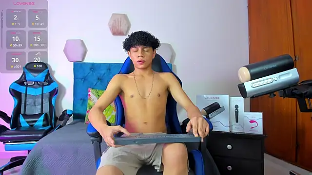 Snapshot of _taylor_black chatting on September 24, 9:07 pm  taylor black online show from September 24, 9:07 pm