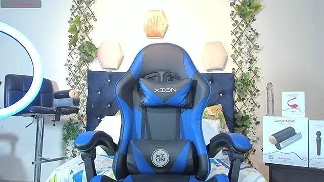 Snapshot of _taylor_black chatting on November 22, 3:11 pm taylor black online show from November 22, 3:11 pm