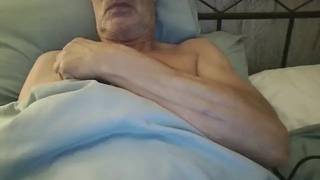 Snapshot of rogpb chatting on October 17, 10:23 pm rogpb online show from October 17, 10:23 pm