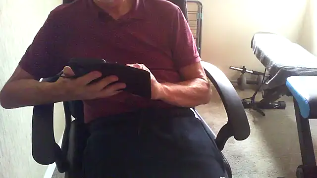 Snapshot of rogpb chatting on October 21, 11:00 am rogpb online show from October 21, 11:00 am