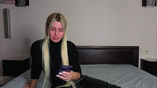 Snapshot of Whiteflower_xo chatting on November 6, 5:52 am Whiteflower xo online show from November 6, 5:52 am