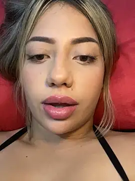 Snapshot of MissCat_ chatting on November 1, 11:07 pm MissCat online show from November 1, 11:07 pm