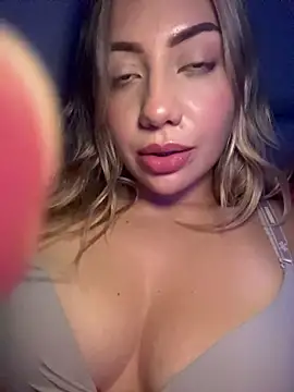 Snapshot of MissCat_ chatting on November 9, 3:27 am MissCat online show from November 9, 3:27 am