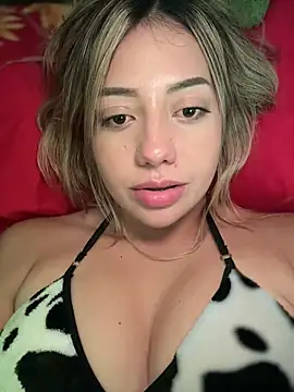 Snapshot of MissCat_ chatting on November 16, 2:06 am MissCat online show from November 16, 2:06 am