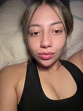 Snapshot of MissCat_ chatting on December 5, 2:09 am MissCat online show from December 5, 2:09 am