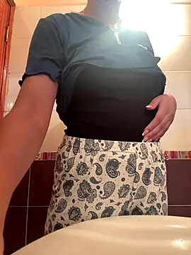 Snapshot of dalo3a_ay chatting on October 1, 8:04 pm dalo3a ay online show from October 1, 8:04 pm