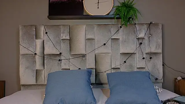 Snapshot of TiffValentinee_ chatting on November 10, 8:08 pm TiffValentinee online show from November 10, 8:08 pm