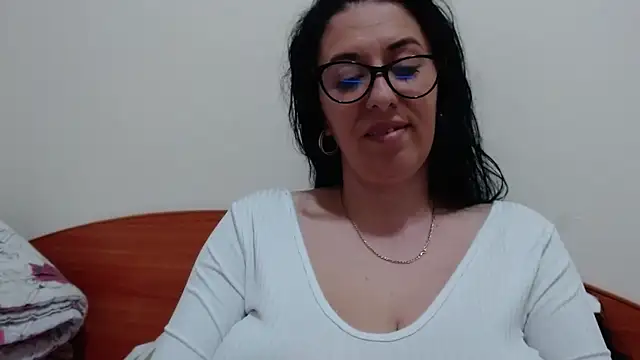 jollene online show from April 18, 1:48 pm