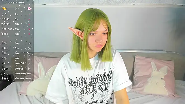 Snapshot of Molly_Platt chatting on October 2, 9:05 am Molly Platt online show from October 2, 9:05 am