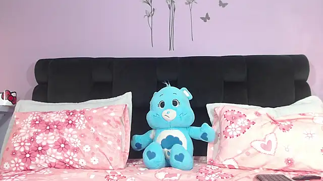 Snapshot of KendallWings chatting on October 23, 6:17 pm KendallWings online show from October 23, 6:17 pm