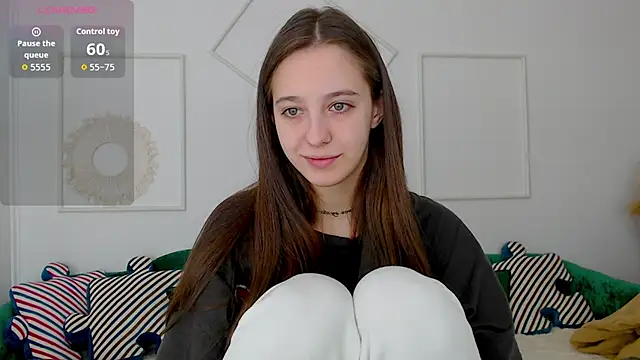 Snapshot of Little_cherryy__ chatting on October 2, 6:42 am Little cherryy online show from October 2, 6:42 am