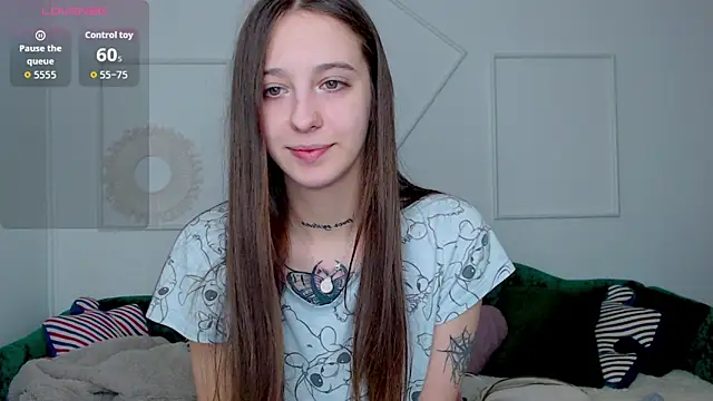 Snapshot of Little_cherryy__ chatting on October 4, 7:17 am Little cherryy online show from October 4, 7:17 am