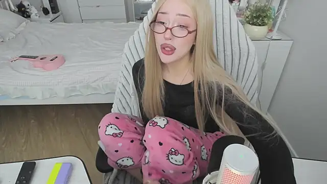 Snapshot of saadnesstyan chatting on December 3, 7:49 am saadnesstyan online show from December 3, 7:49 am