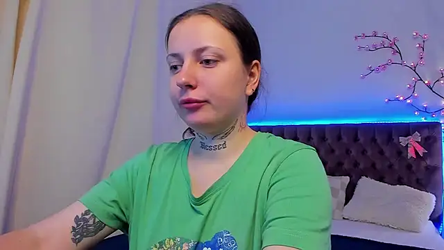 Snapshot of LilaVame chatting on October 18, 7:36 pm LilaVame online show from October 18, 7:36 pm