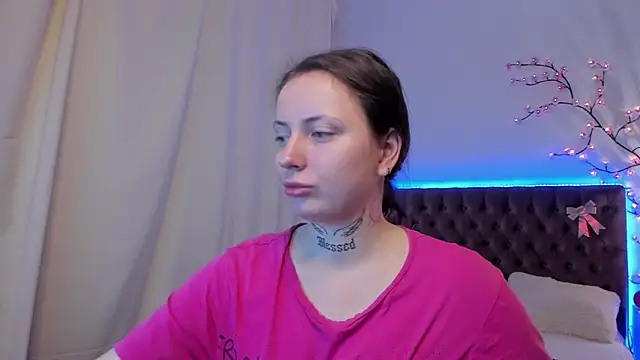 Snapshot of LilaVame chatting on November 19, 8:53 pm LilaVame online show from November 19, 8:53 pm