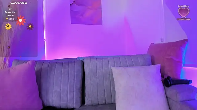Snapshot of kamila_flower chatting on October 10, 1:32 pm kamila flower online show from October 10, 1:32 pm