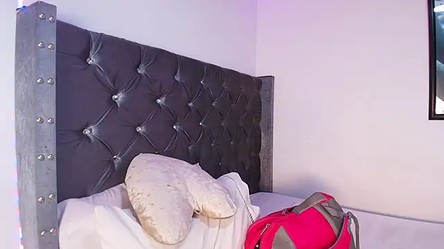 Snapshot of GraceWallace_ chatting on September 14, 5:01 pm GraceWallace online show from September 14, 5:01 pm