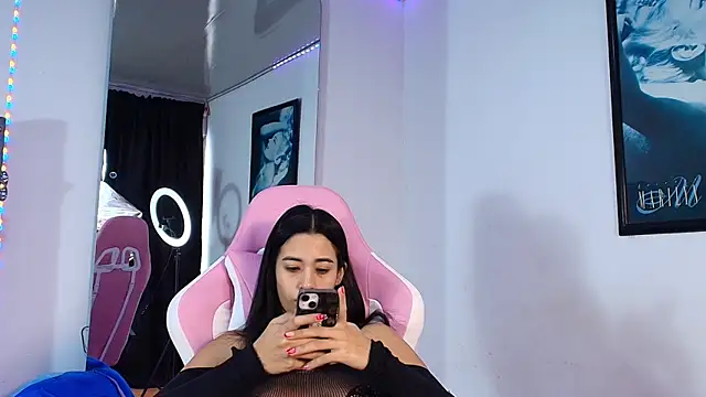 Snapshot of GraceWallace_ chatting on December 14, 6:45 pm GraceWallace online show from December 14, 6:45 pm