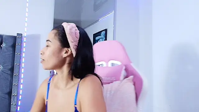 GraceWallace  online show from March 25, 3:01 am