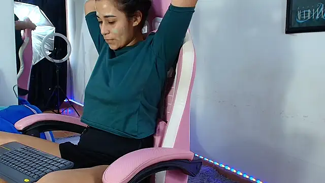 GraceWallace  online show from April 12, 9:31 pm