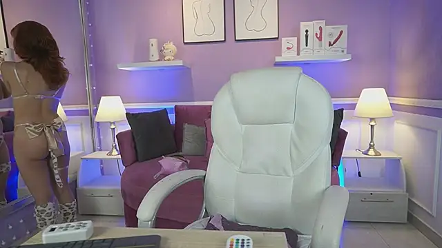 Snapshot of DahliaGrey chatting on November 21, 11:42 am DahliaGrey online show from November 21, 11:42 am