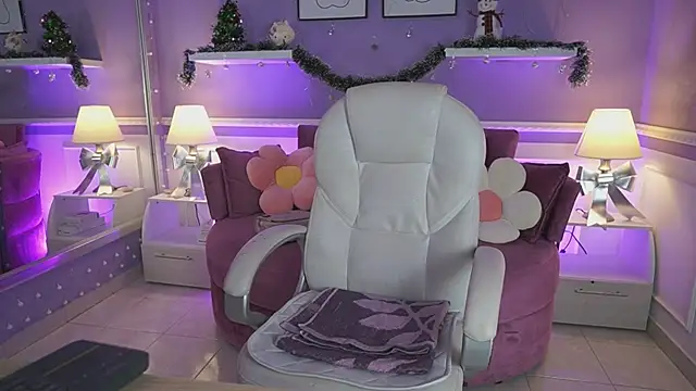 Snapshot of DahliaGrey chatting on December 15, 11:36 am DahliaGrey online show from December 15, 11:36 am