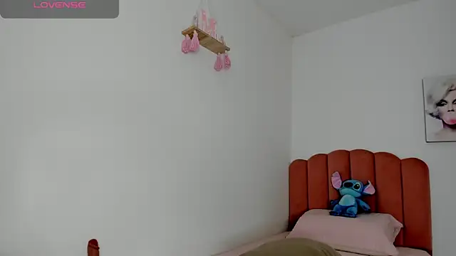 Snapshot of julieth_sanzz chatting on May 29, 2:04 pm julieth sanzz online show from May 29, 2:04 pm