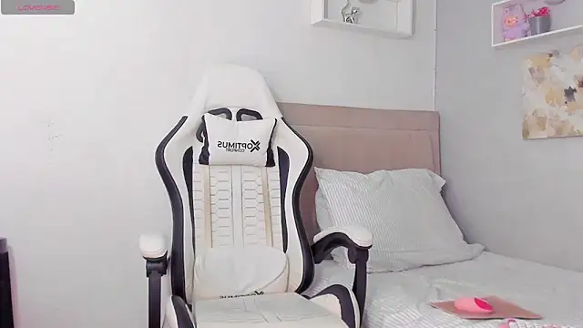 Thomas wil online show from February 14, 9:33 pm