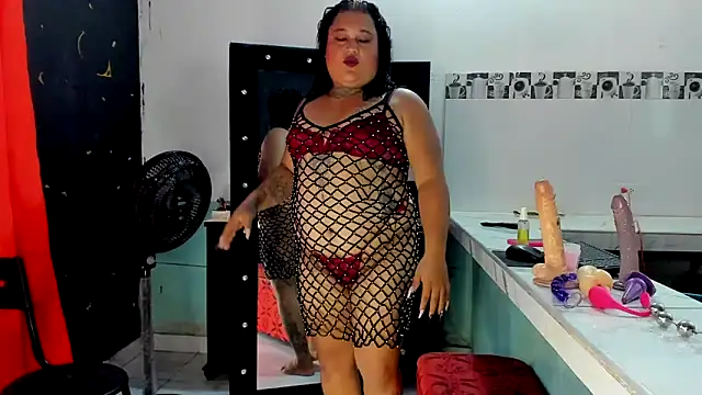 Snapshot of Kat_Valen chatting on October 28, 10:01 pm Kat Valen online show from October 28, 10:01 pm