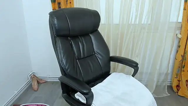 NaughtyWifey1 online show from September 10, 4:45 am