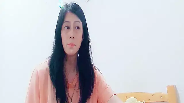 yueeraijj88 online show from June 7, 12:09 pm