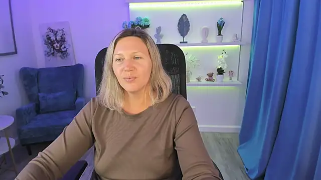 Snapshot of NinaStarle chatting on September 13, 11:32 am NinaStarle online show from September 13, 11:32 am