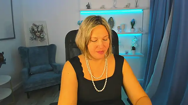 Snapshot of NinaStarle chatting on October 5, 4:44 am NinaStarle online show from October 5, 4:44 am